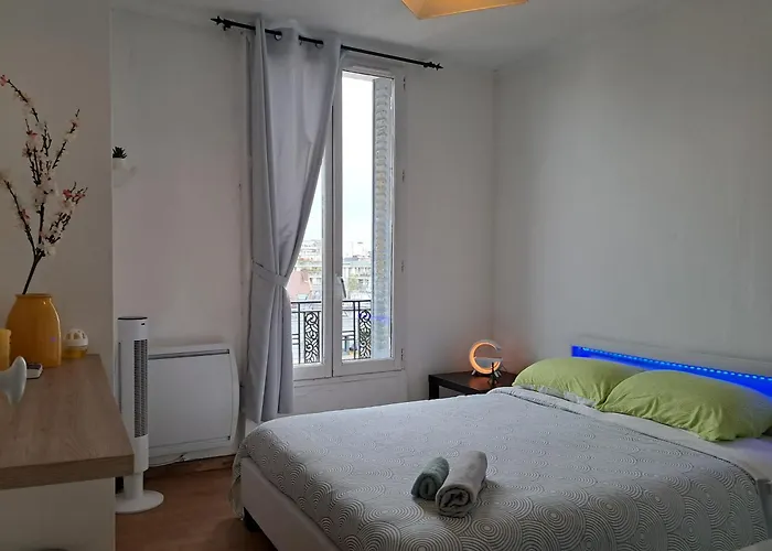 Privada En Paris En Familiar בית אירוח *